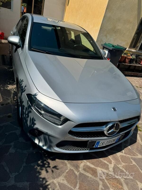 Usata Mercedes A180 116 CV (85 kW) 2019 Grigio Utilitaria