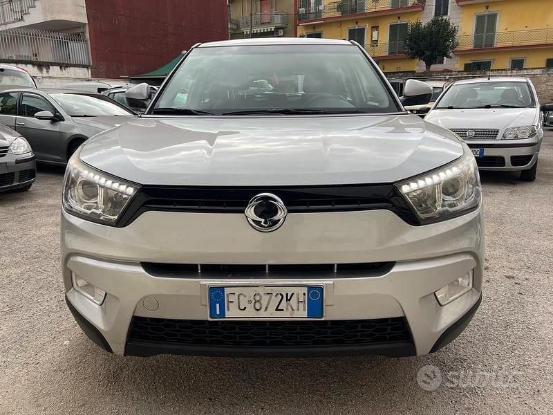 Usata Ssangyong (KGM) Tivoli 115 CV (84 kW) 2016 Grigio SUV