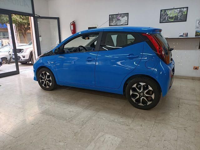 Usata Toyota Aygo Connect Style 72 CV (52 kW) 2019 Azzurro Utilitaria
