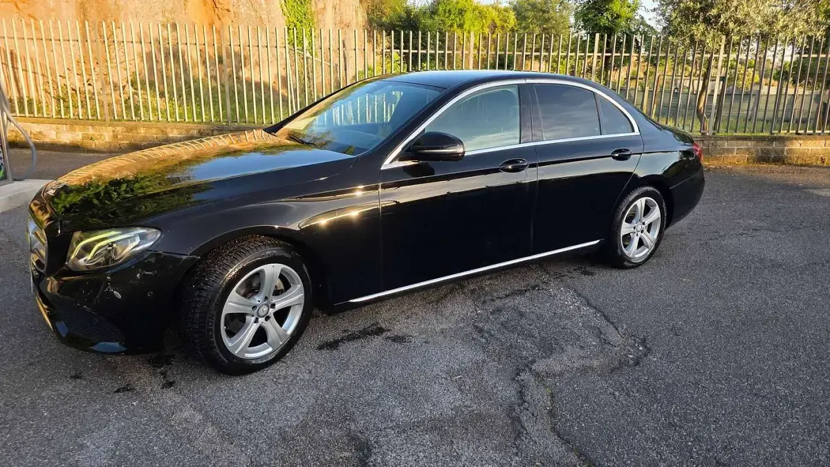 Usata Mercedes E200 Executive 150 CV (110 kW) 2017 Nero Berlina