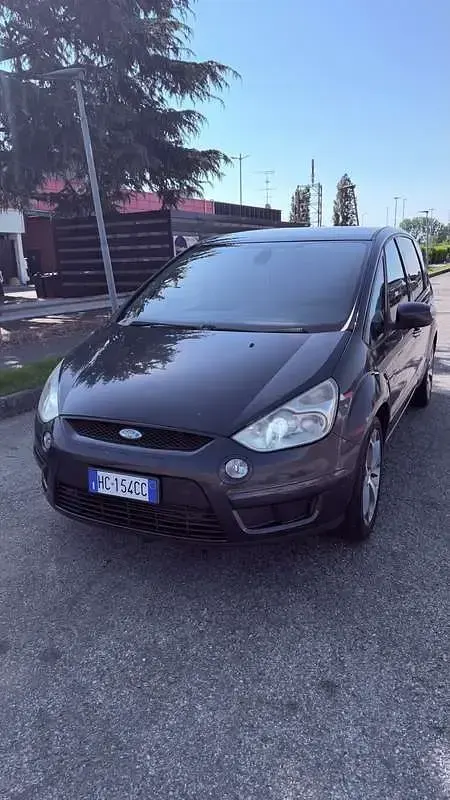 Usata Ford S-MAX Titanium 140 CV (102 kW) 2009 Monovolume