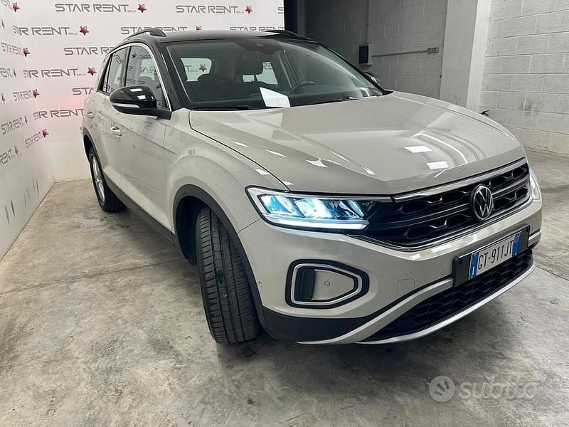 Usata VW T-Roc Life 110 CV (80 kW) 2024 Beige SUV