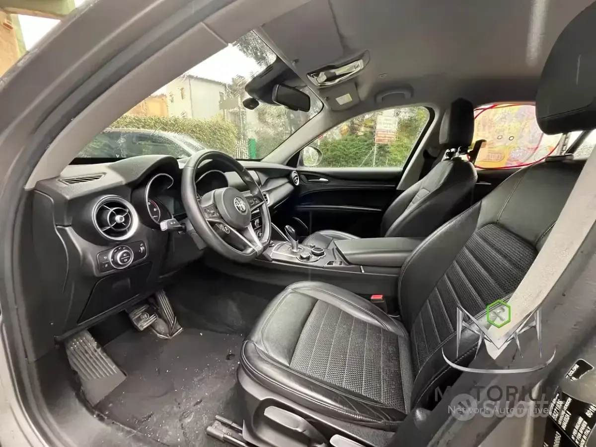 Usata Alfa Romeo Stelvio Executive 209 CV (153 kW) 2017 Grigio SUV