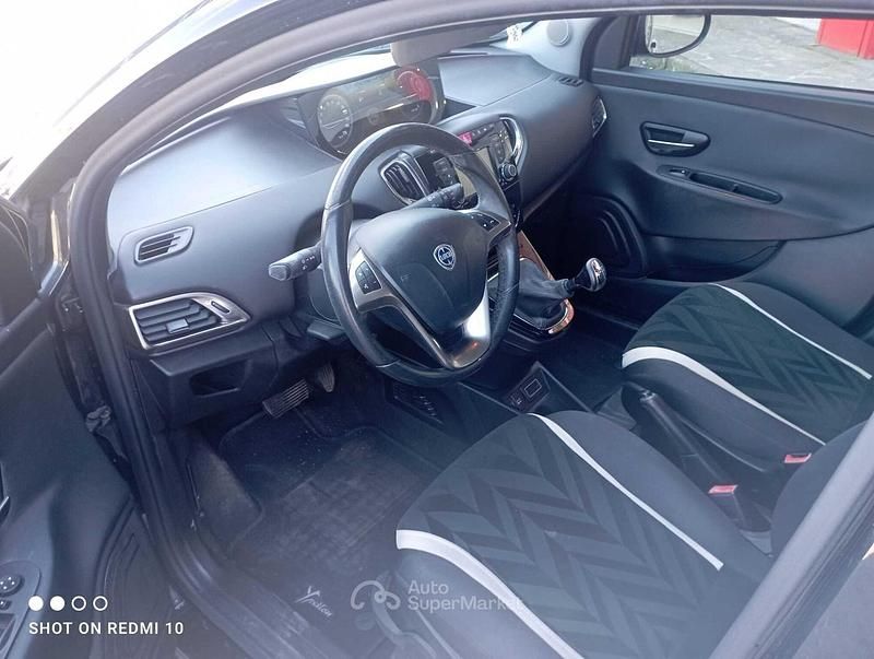 Usata Lancia Ypsilon 84 CV (61 kW) 2016 Nero Utilitaria