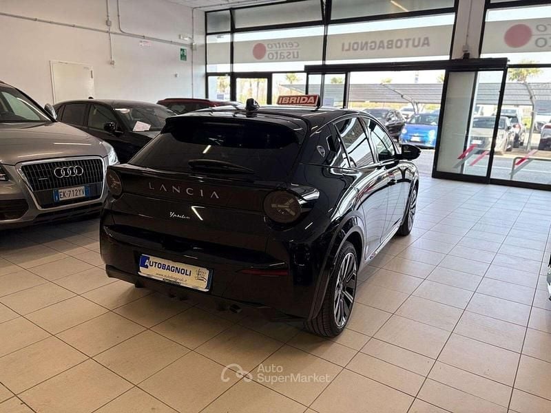 Usata Lancia Ypsilon 101 CV (74 kW) 2025 Nero Utilitaria