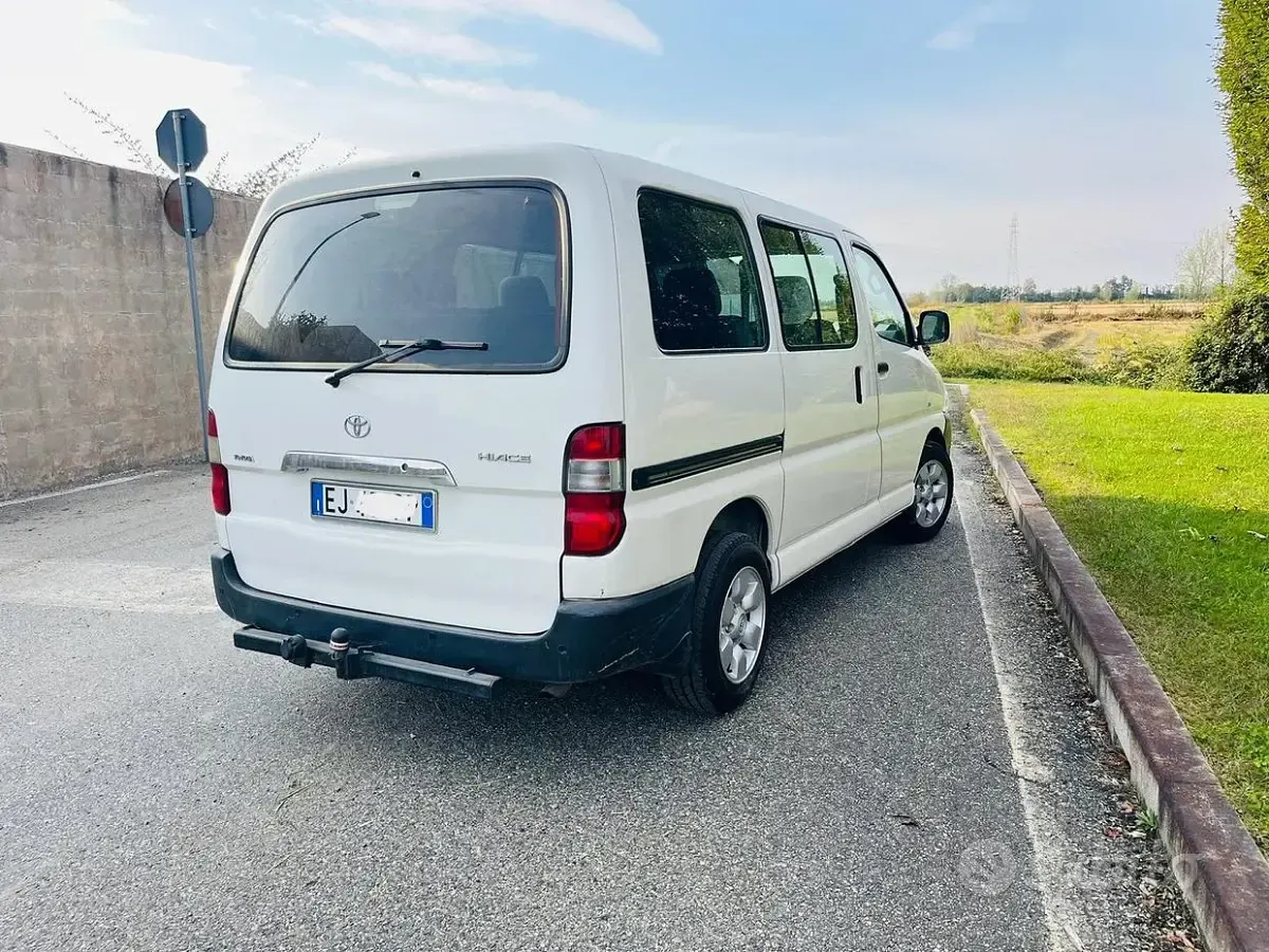 Usata Toyota HiAce 163 CV (119 kW) 2009 Furgone