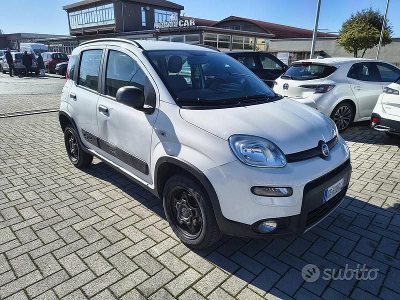 Usata Fiat Panda 4x4 Wild 84 CV (61 kW) 2021 Bianco Utilitaria