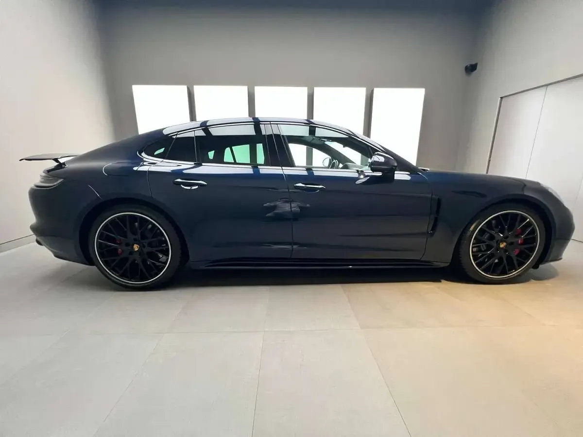 Usata Porsche Panamera 480 CV (353 kW) 2022 Blu notte
