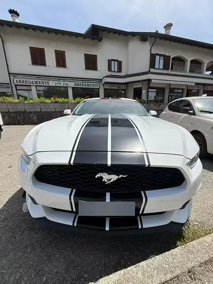 Usata Ford Mustang 317 CV (233 kW) 2017 Bianco Coupé