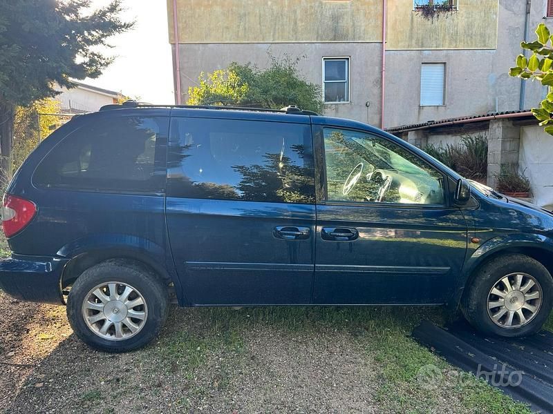 Usata Chrysler Grand Voyager 150 CV (110 kW) 2005 Blu Monovolume
