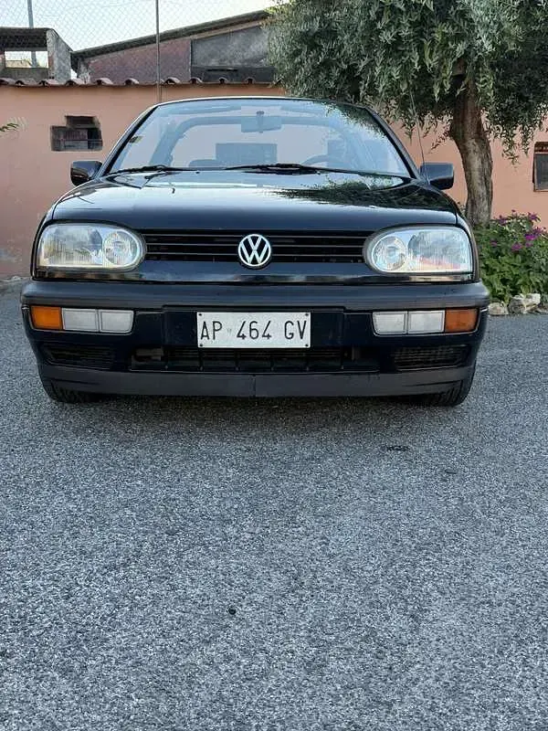 Usata VW Golf Cabriolet Classicline 101 CV (74 kW) 1997 Bluazzurro Cabrio