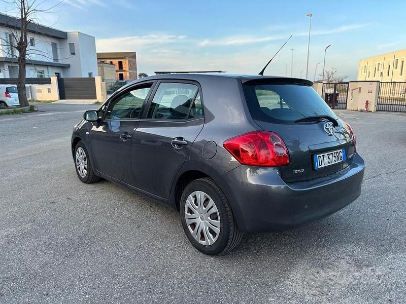 Usata Toyota Auris 90 CV (66 kW) 2009 Grigio Utilitaria