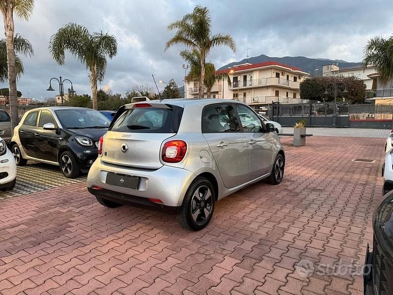 Usata Smart ForFour Electric Drive Pulse 41 kW (56 CV) 2022 Grigio Berlina