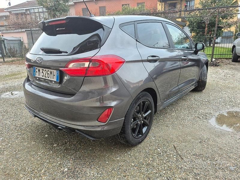 Usata Ford Fiesta ST-Line 86 CV (63 kW) 2018 Grigio Utilitaria