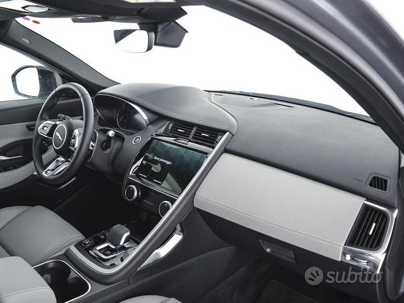 Usata Jaguar E-Pace R-Dynamic 163 CV (119 kW) 2023 Eiger grey SUV
