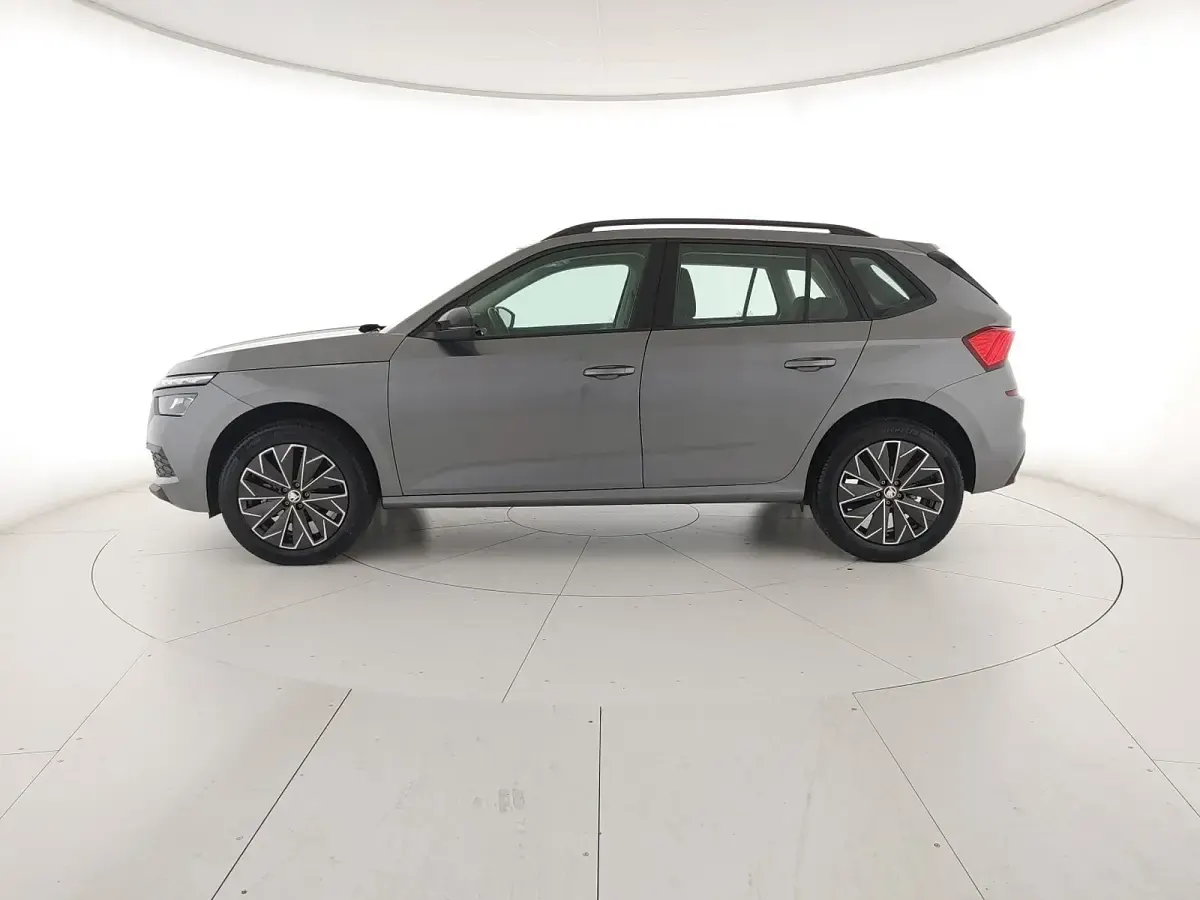 Usata Skoda Kamiq 110 CV (80 kW) 2023 Grigio graphite metallizzato SUV