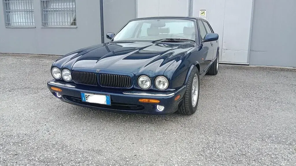 Usata Jaguar XJ8 237 CV (174 kW) 1999 Berlina