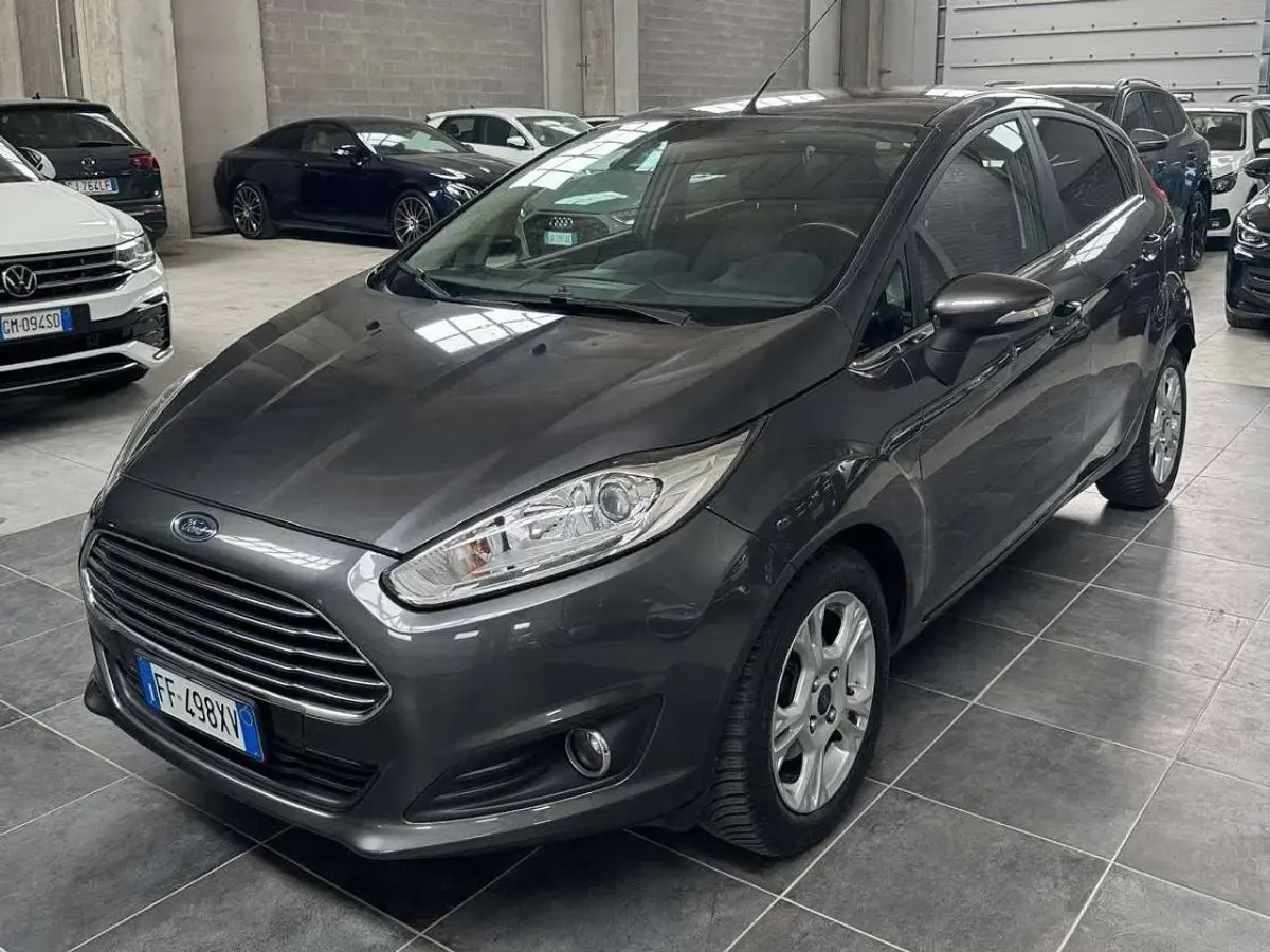 Usata Ford Fiesta Titanium 95 CV (69 kW) 2016 Grigio Utilitaria