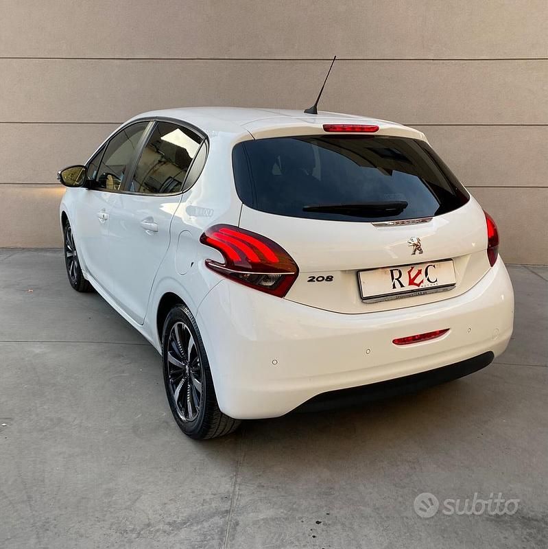 Usata Peugeot 208 Signature Sky 83 CV (61 kW) 2019 Bianco Utilitaria