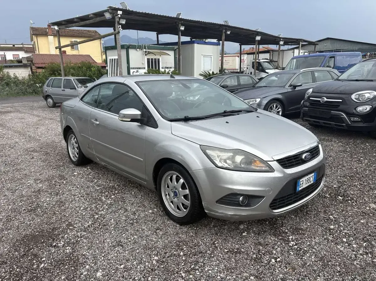 Usata Ford Focus Cabriolet Titanium 136 CV (100 kW) 2010 Grigio Cabrio