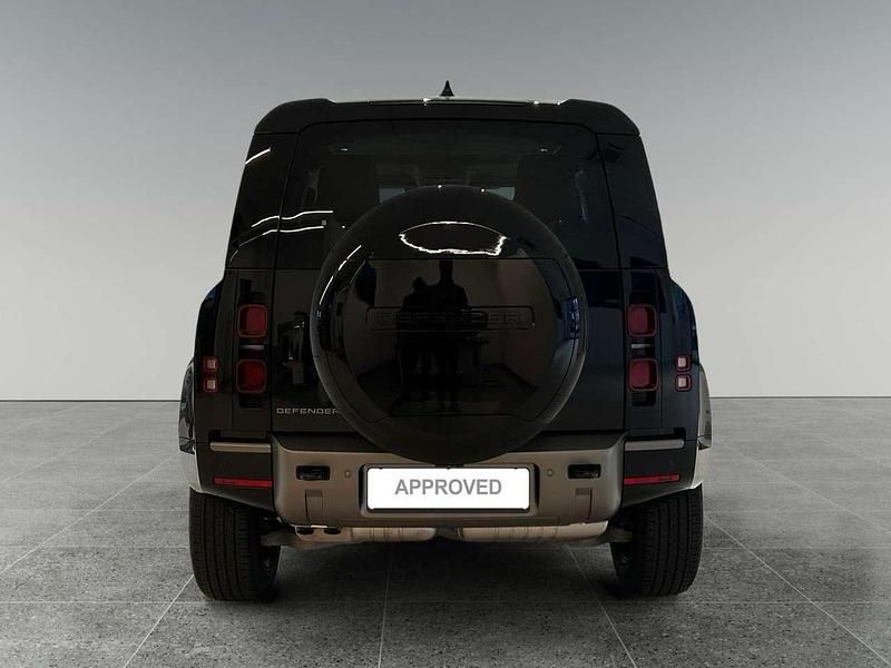 Usata Land Rover Defender SE Dynamic 200 CV (147 kW) 2026 Santorini black SUV