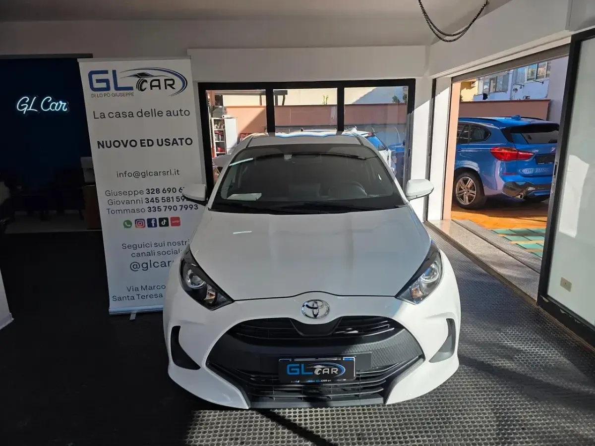 Nuova Toyota Yaris Hybrid Lounge 92 CV (67 kW) 2026 Bianco Berlina