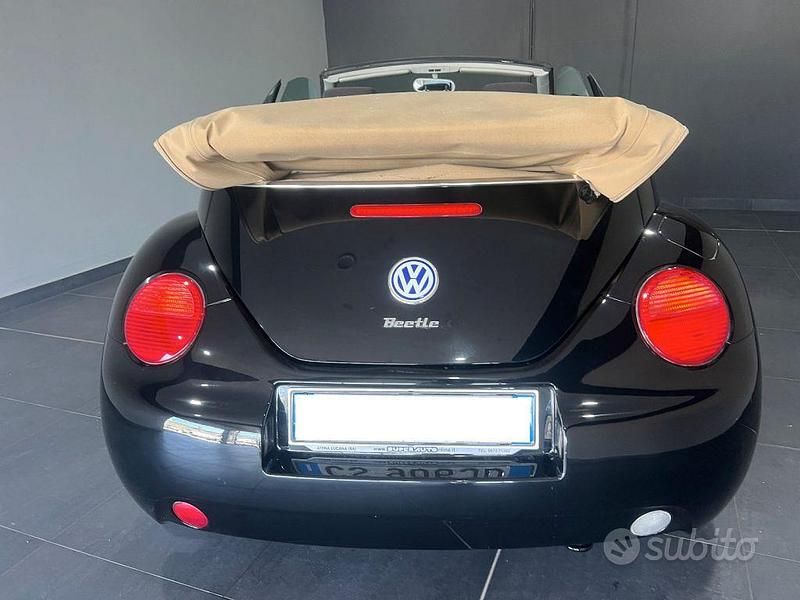 Usata VW New Beetle 101 CV (74 kW) 2005 Nero Utilitaria