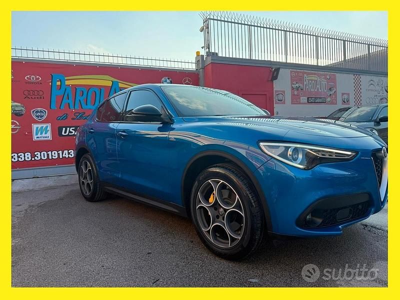 Blu Usata 2017 Alfa Romeo Stelvio SUV | 16.999 € (Buon prezzo) - Immagine 1/4