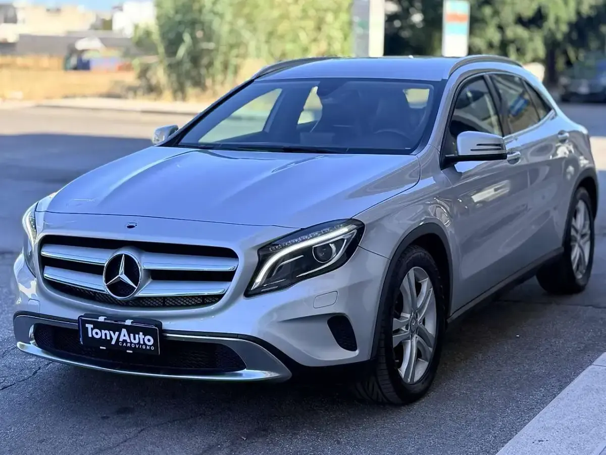 Usata Mercedes GLA200 Premium 136 CV (100 kW) 2016 Argento SUV