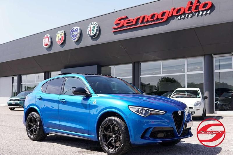 Blu misano Usata 2022 Alfa Romeo Stelvio Quadrifoglio SUV | 59.900 € (Molto cara) - Immagine 1/4