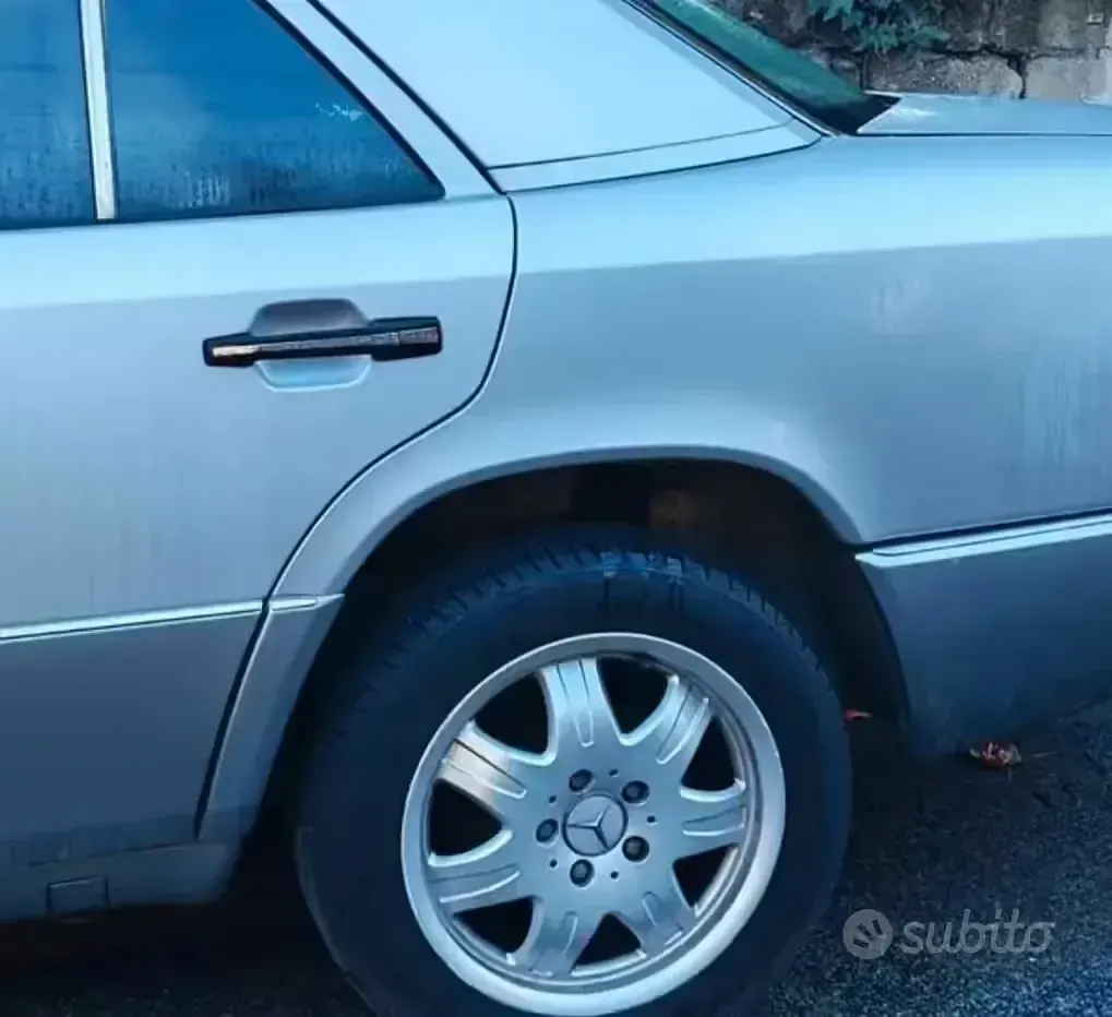Usata Mercedes E200 1991 Grigio Berlina