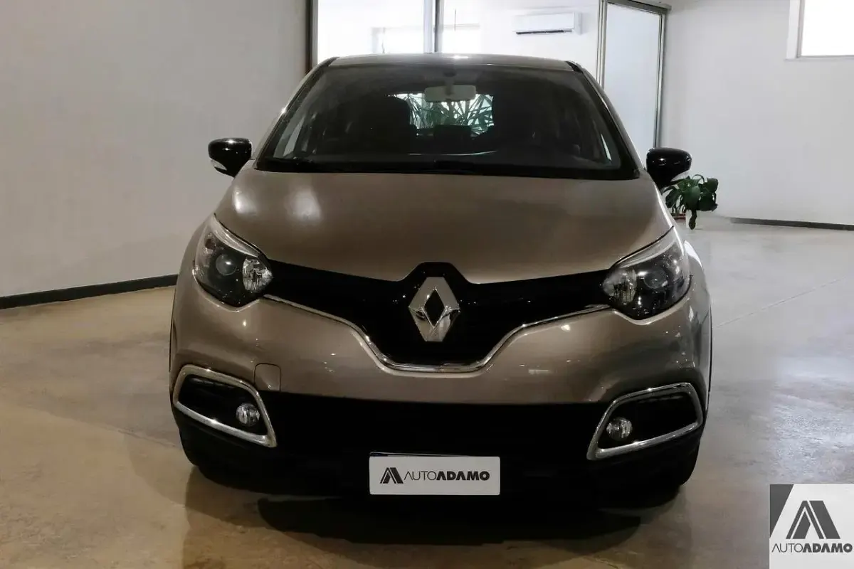 Usata Renault Captur Zen 90 CV (66 kW) 2015 Oro SUV