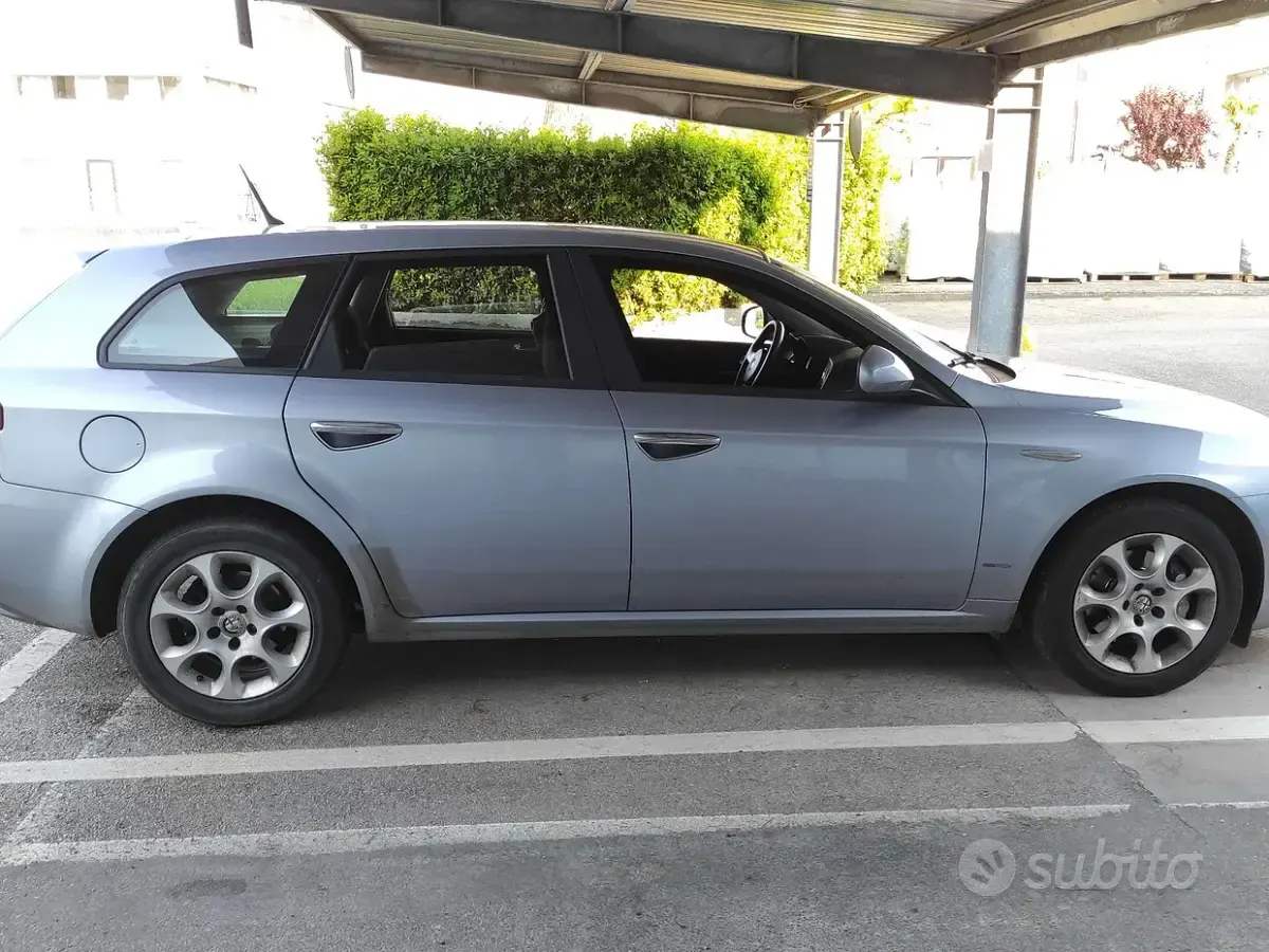 Usata Alfa Romeo 159 120 CV (88 kW) 2011 Verde Station wagon