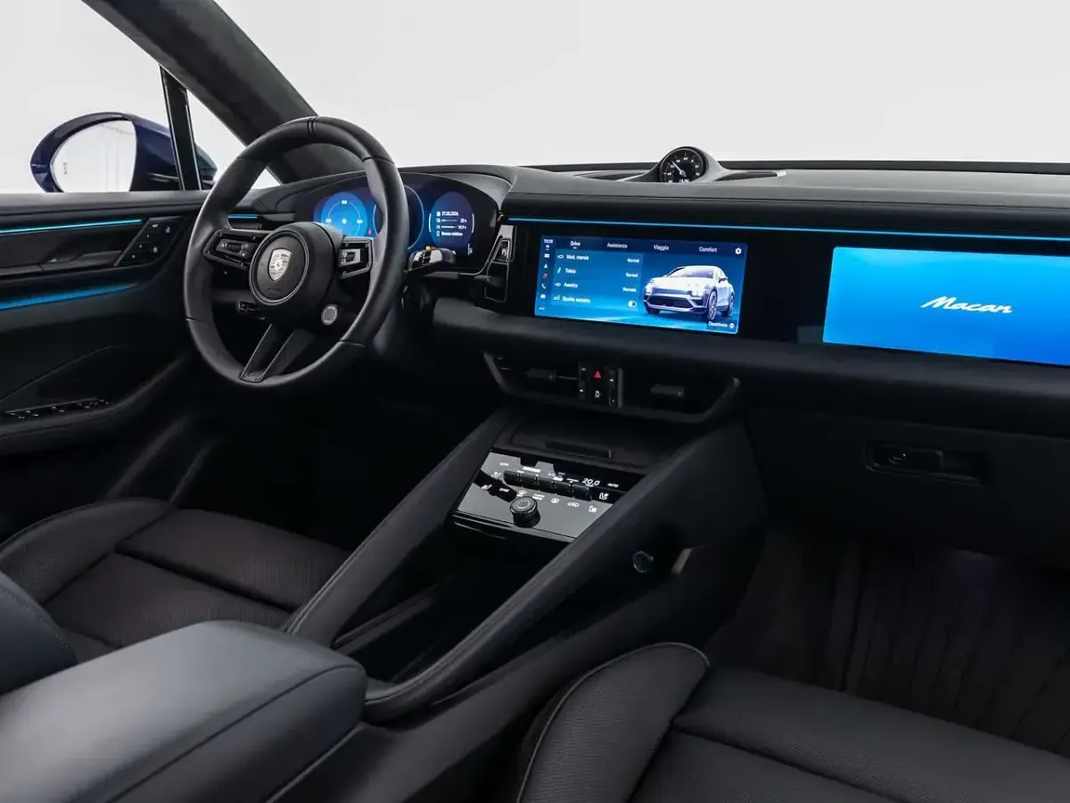 Usata Porsche Macan Turbo 144 kW (197 CV) 2025 Blu genziana metallizzato SUV