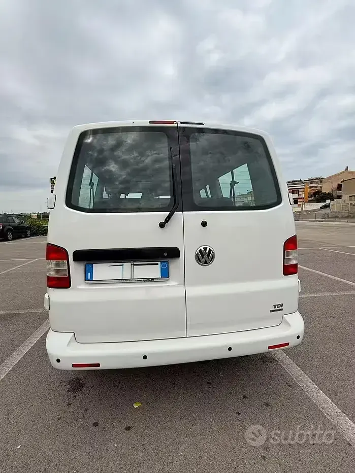 Usata VW Caravelle 140 CV (102 kW) 2011 Bianco Furgone