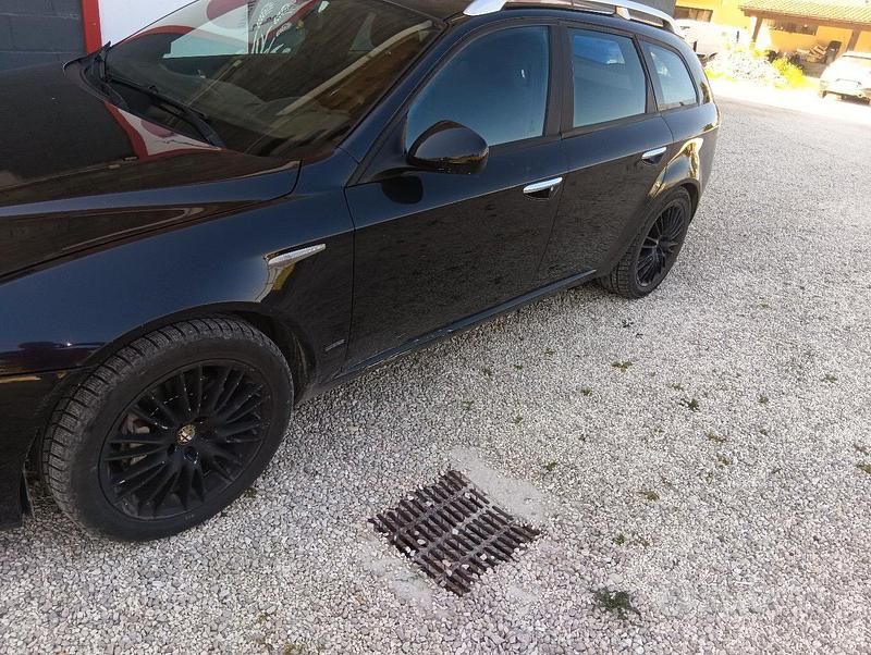 Second-hand Alfa Romeo 159 150 CP (110 kW) 2010 Negru Break