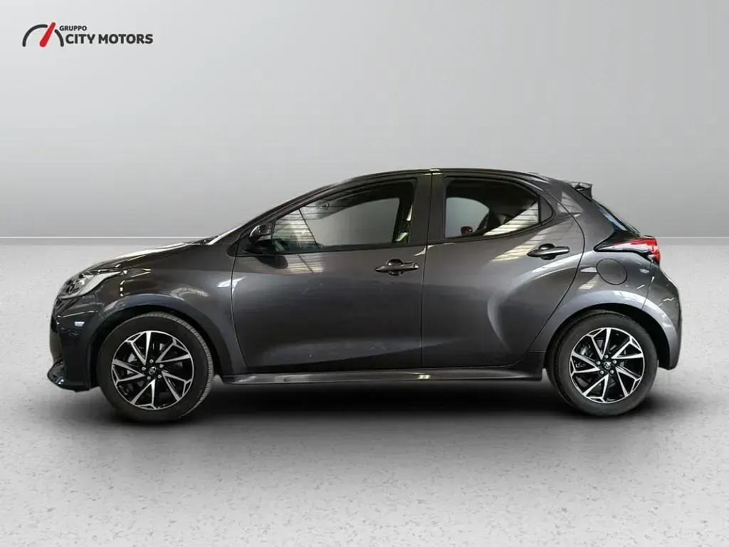 Usata Toyota Yaris Hybrid Trend 115 CV (84 kW) 2021 Grigio Berlina