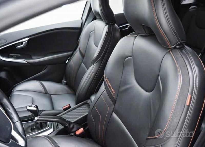 Usata Volvo V40 Ocean Race 120 CV (88 kW) 2016 Grigio Berlina