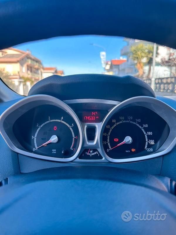 Usata Ford Fiesta 97 CV (71 kW) 2009 Nero Berlina