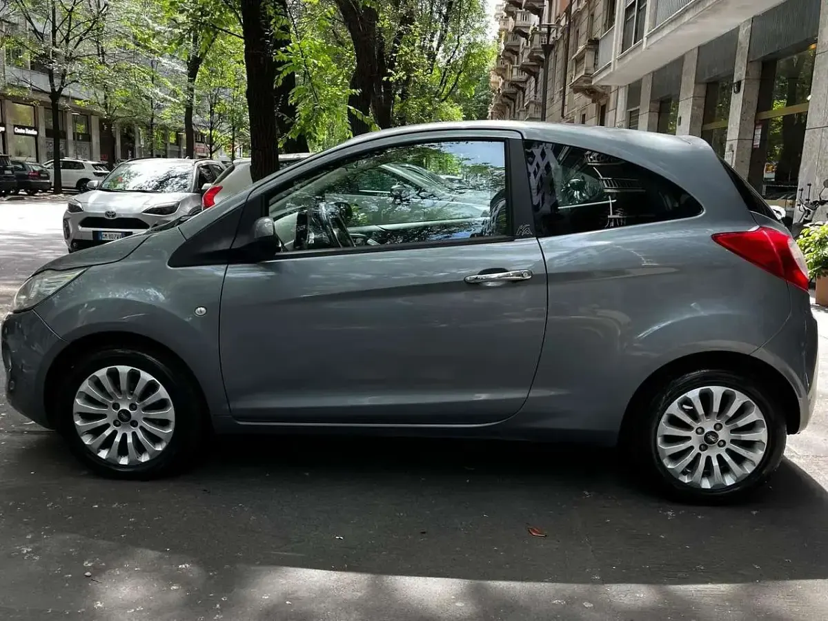 Usata Ford Ka Titanium 69 CV (50 kW) 2011 Argento Utilitaria