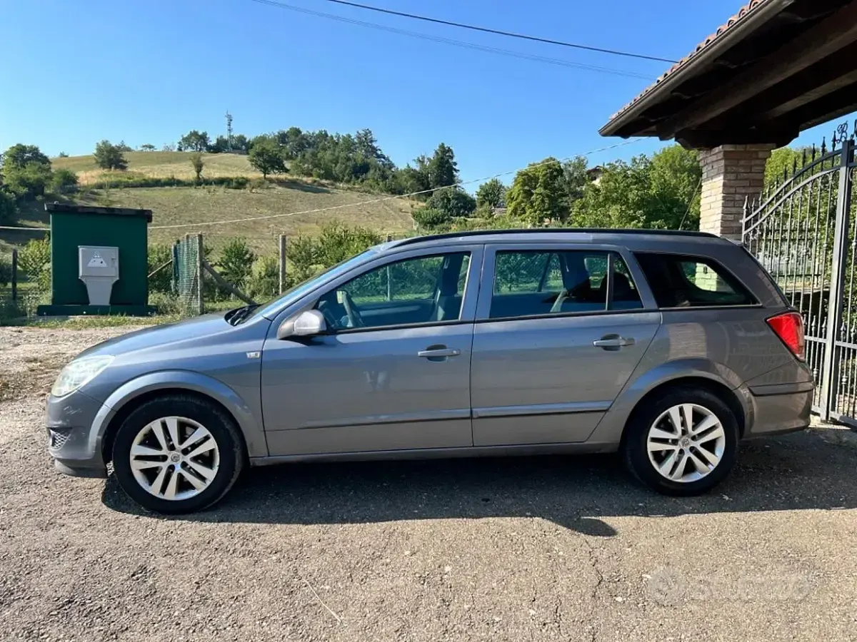 Usata Opel Astra Cosmo 125 CV (91 kW) 2007 Grigio Station wagon