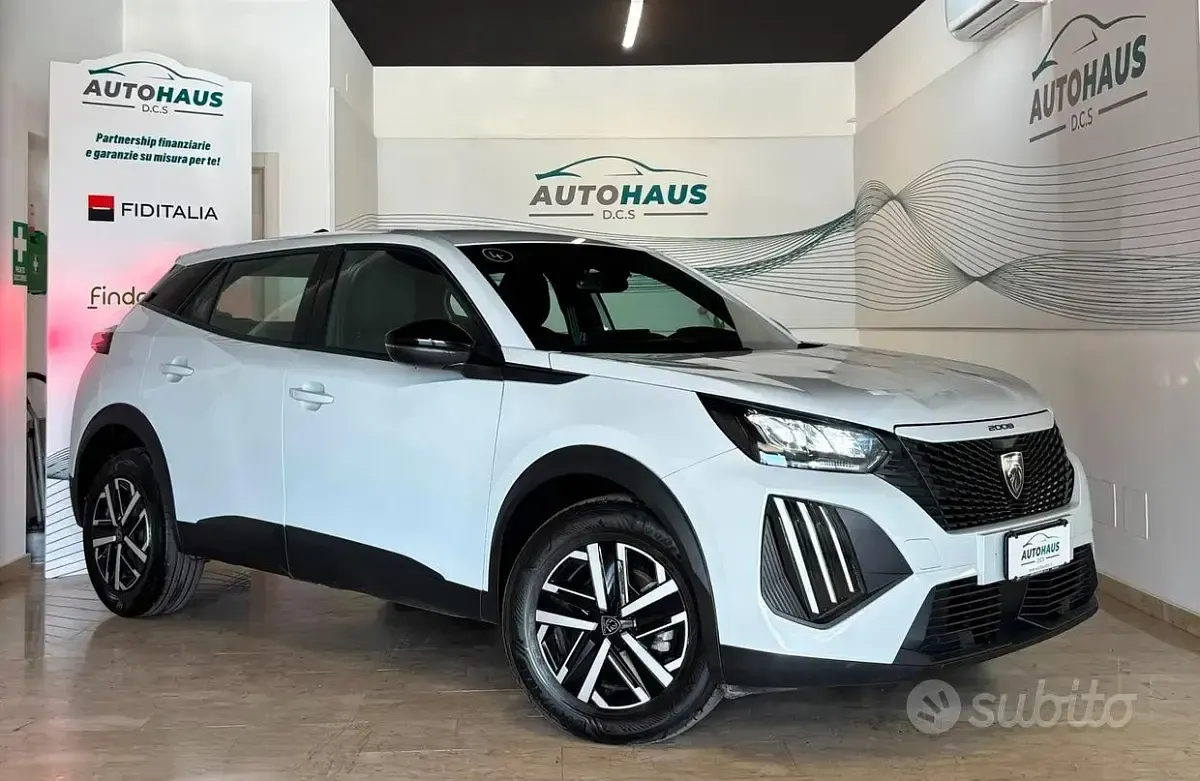 Usata Peugeot 2008 101 CV (74 kW) 2023 Bianco SUV