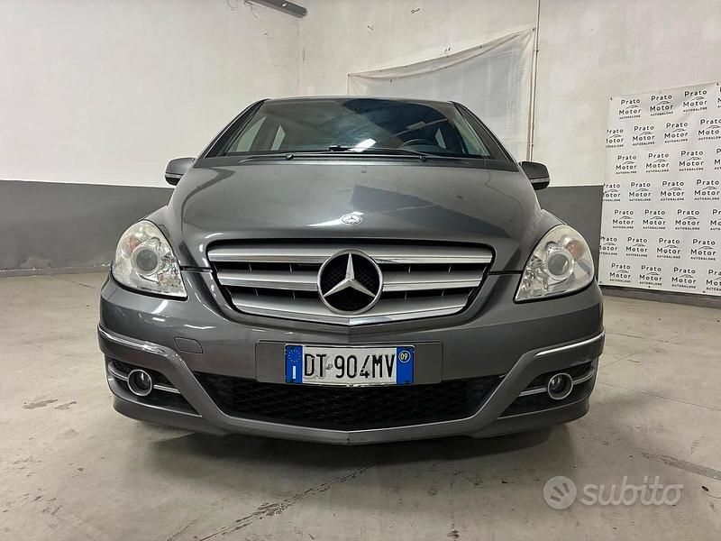 Marrone Usata 2009 Mercedes B200 Monovolume | 5990 € (Cara) - Immagine 1/4
