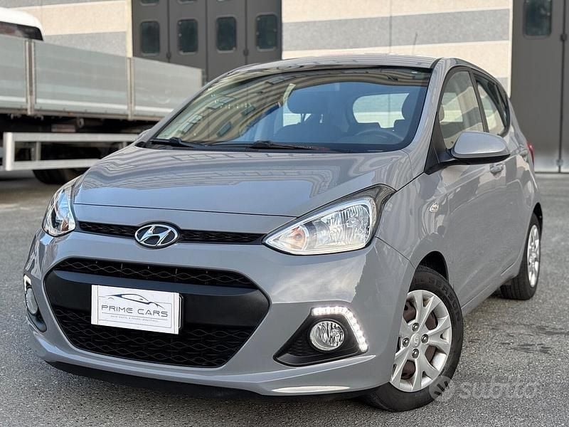 Grigio Usata 2014 Hyundai i10 Due volumi | 5700 € (Buon prezzo) - Immagine 1/4
