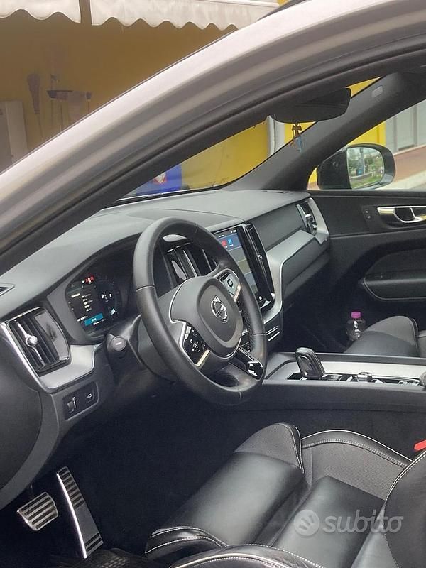 Usata Volvo XC60 R-Design 197 CV (144 kW) 2021 Grigio SUV