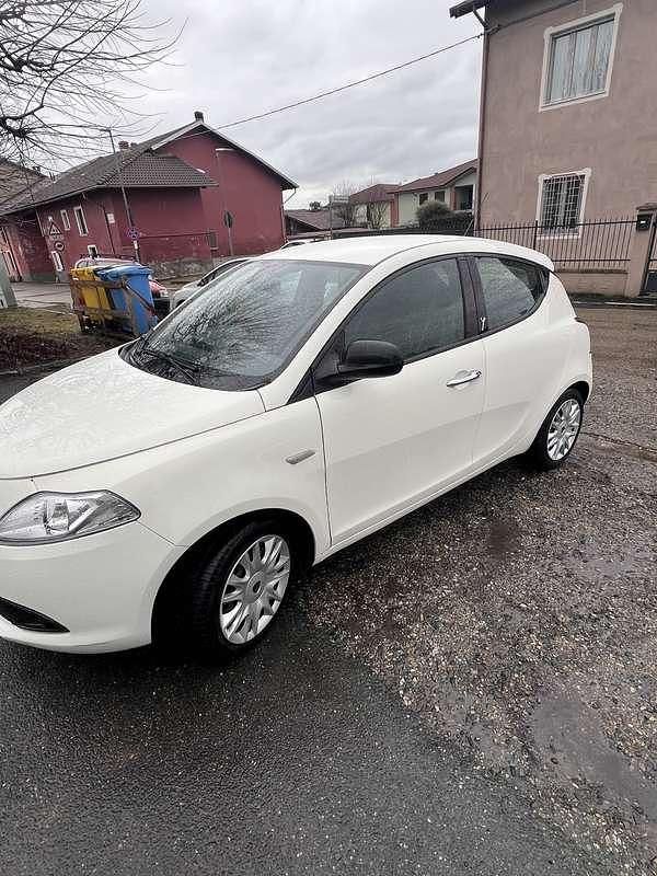Usata Lancia Ypsilon Silver 69 CV (50 kW) 2014 Utilitaria