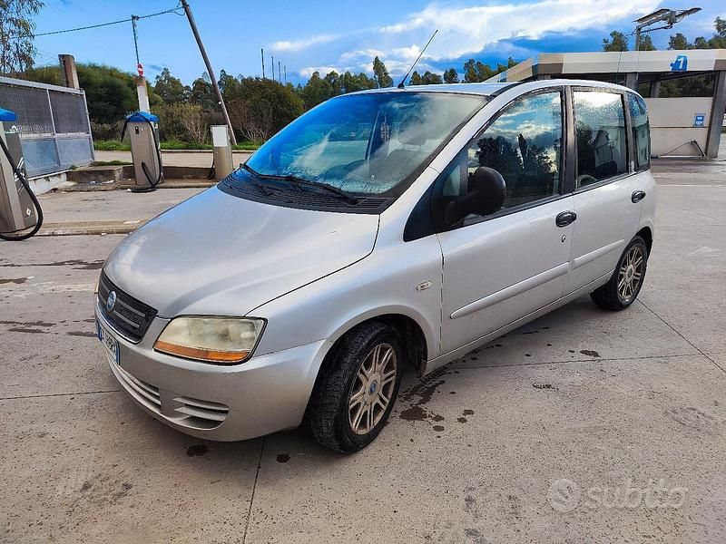 Usata Fiat Multipla 120 CV (88 kW) 2006 Grigio Monovolume