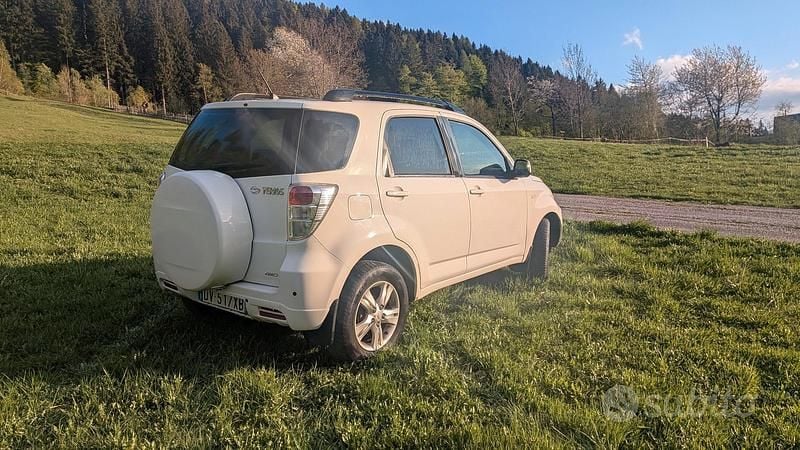 Usata Daihatsu Terios HIRO 86 CV (63 kW) 2009 Bianco SUV