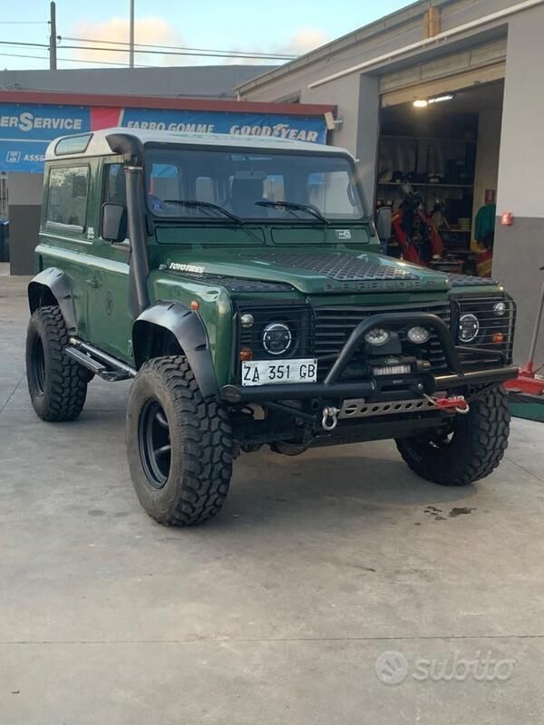 Usata Land Rover Defender 122 CV (89 kW) 2000 Verde SUV