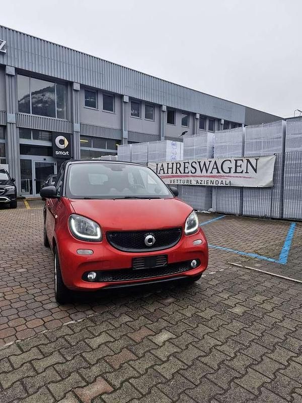Usata Smart ForFour Passion 90 CV (66 kW) 2017 Cadmium red Utilitaria